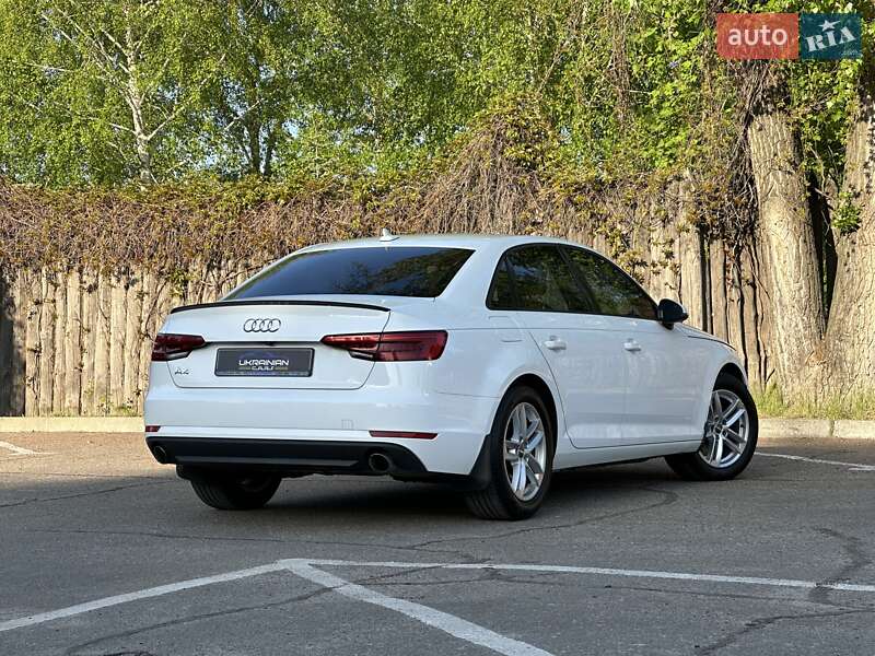 Седан Audi A4 2017 в Днепре
