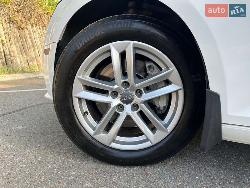 Седан Audi A4 2017 в Днепре