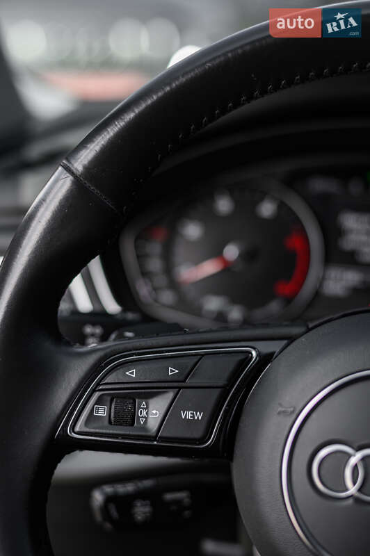Седан Audi A4 2019 в Львове