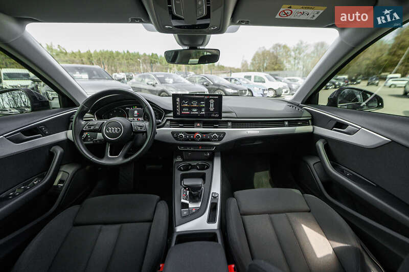 Седан Audi A4 2019 в Львове