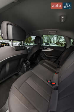 Седан Audi A4 2019 в 