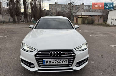 Седан Audi A4 2019 в 