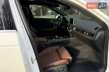 Седан Audi A4 2019 в 