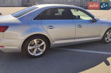 Седан Audi A4 2018 в 