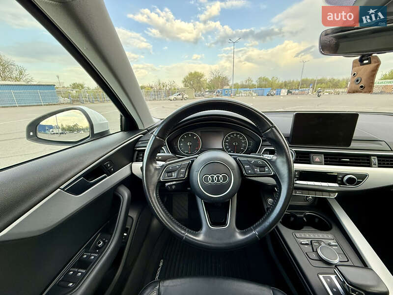 Седан Audi A4 2016 в Днепре