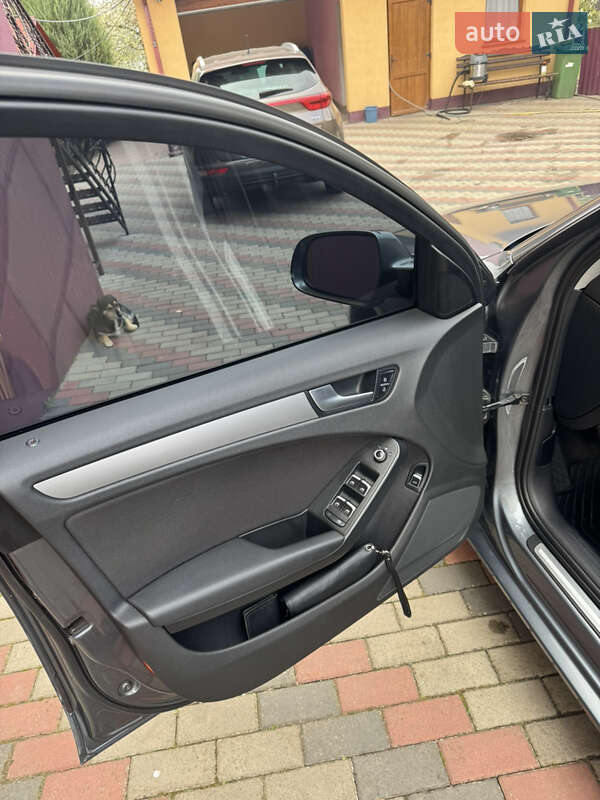 Седан Audi A4 2012 в Горохові