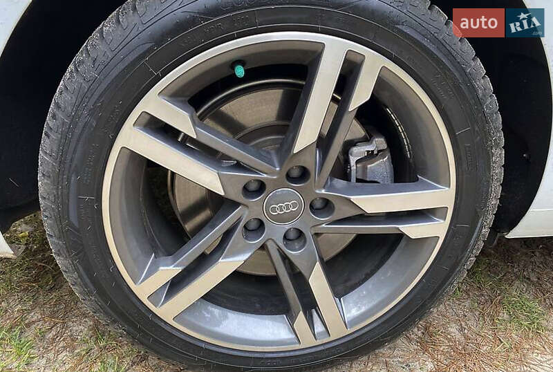 Седан Audi A4 2017 в Ровно