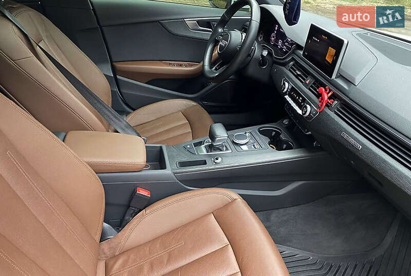 Седан Audi A4 2017 в Ровно