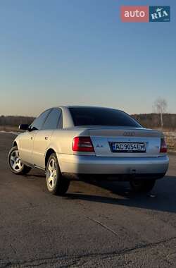 Седан Audi A4 2000 в 