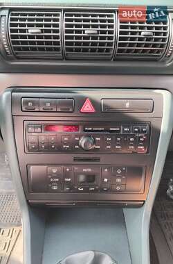 Седан Audi A4 2000 в 