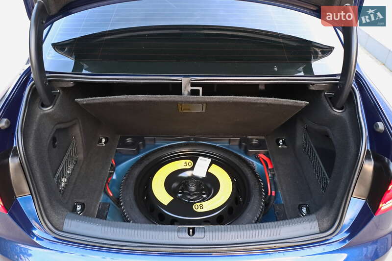 Седан Audi A4 2017 в Кременчуге