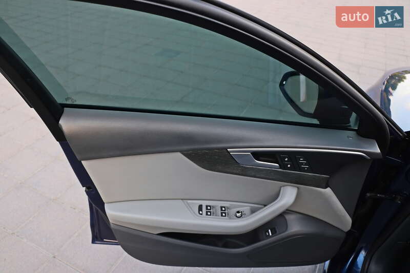 Седан Audi A4 2017 в Кременчуге