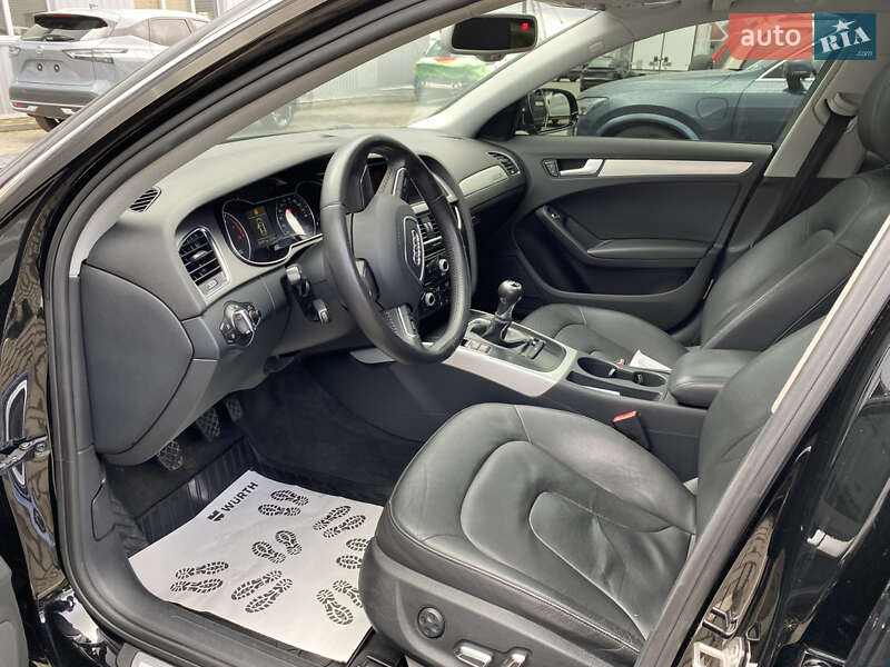 Седан Audi A4 2012 в Виннице