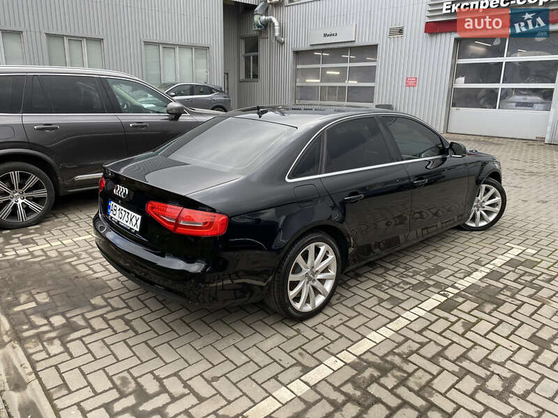 Седан Audi A4 2012 в Виннице