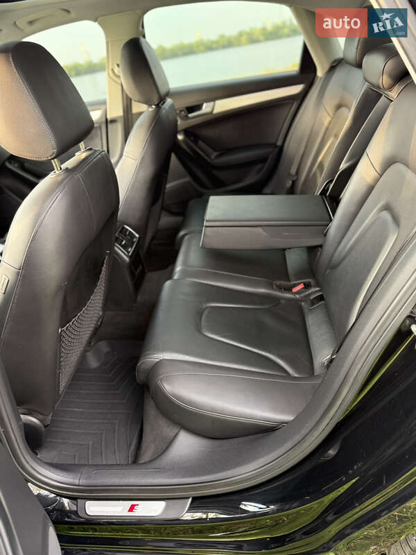 Седан Audi A4 2011 в Днепре