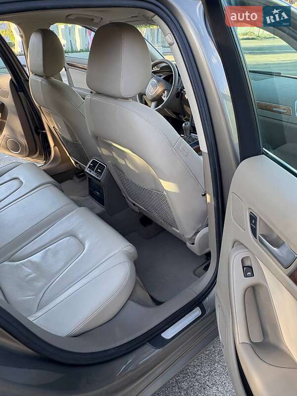 Седан Audi A4 2010 в Киеве
