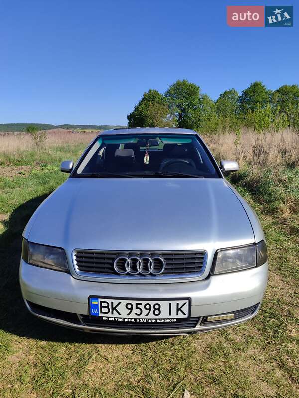 Седан Audi A4 1999 в 