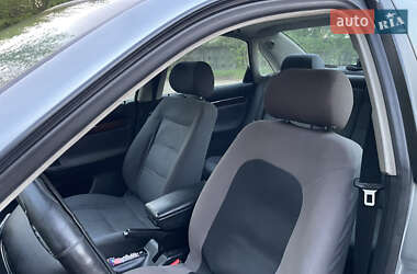 Седан Audi A4 1995 в 