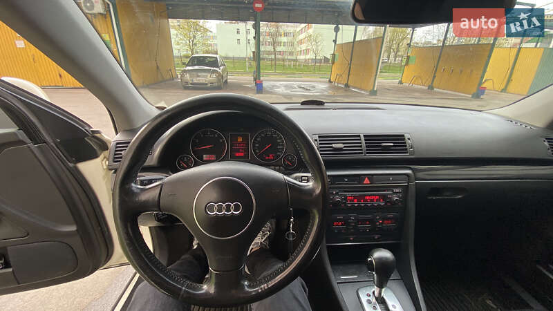 Седан Audi A4 2001 в 