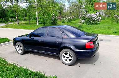 Седан Audi A4 1999 в 