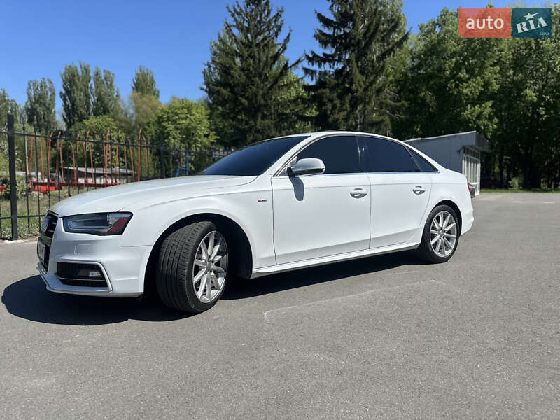 Седан Audi A4 2014 в Киеве