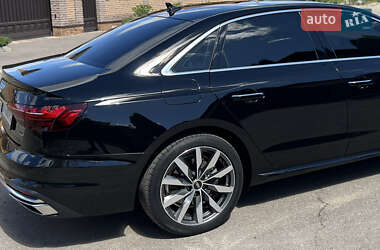 Седан Audi A4 2022 в 