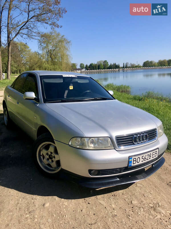 Седан Audi A4 1999 в Тлумачі