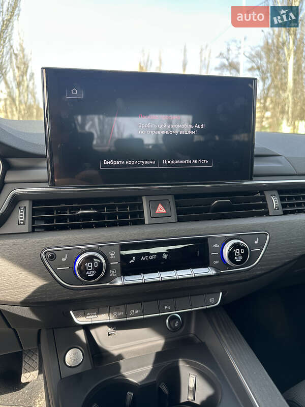 Седан Audi A4 2024 в Киеве