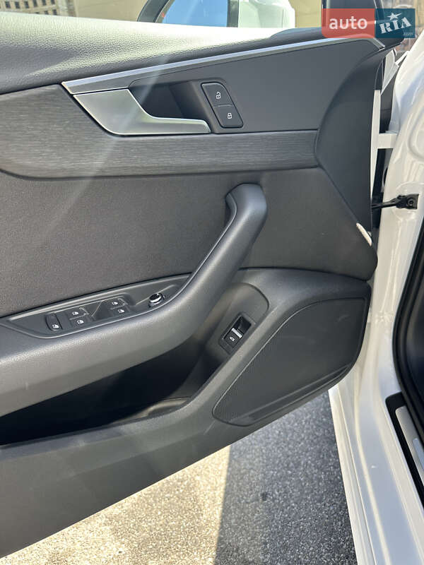 Седан Audi A4 2024 в Киеве