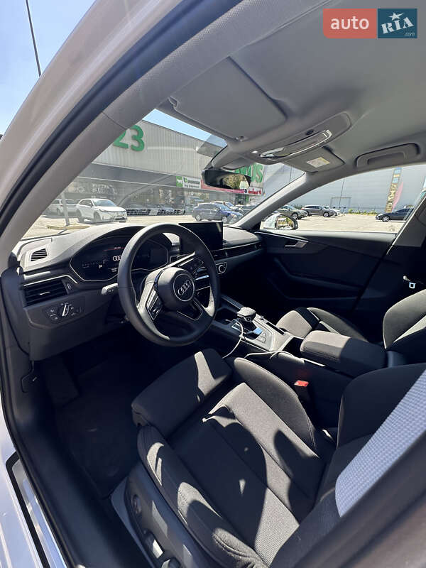 Седан Audi A4 2024 в Киеве
