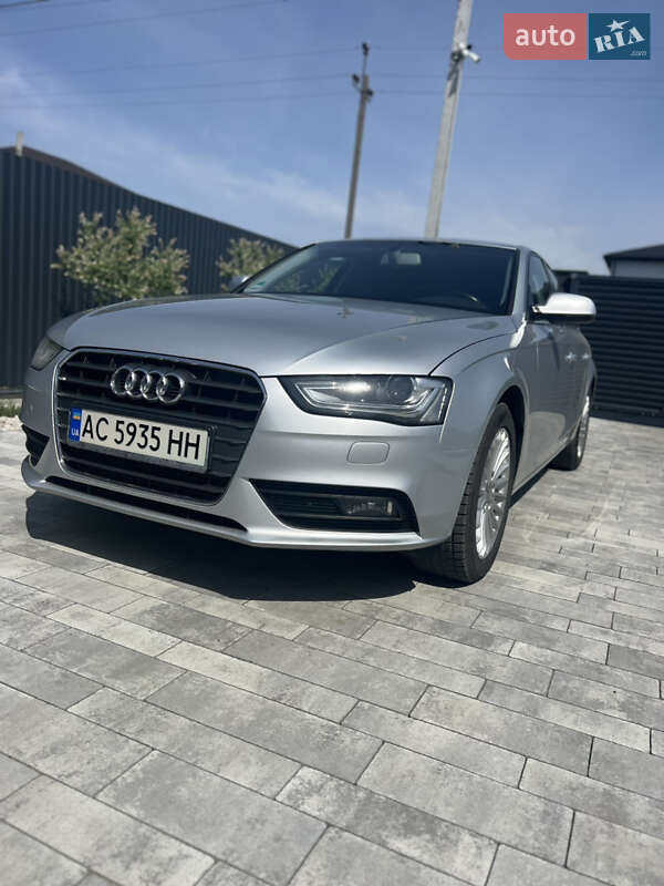 Седан Audi A4 2012 в 