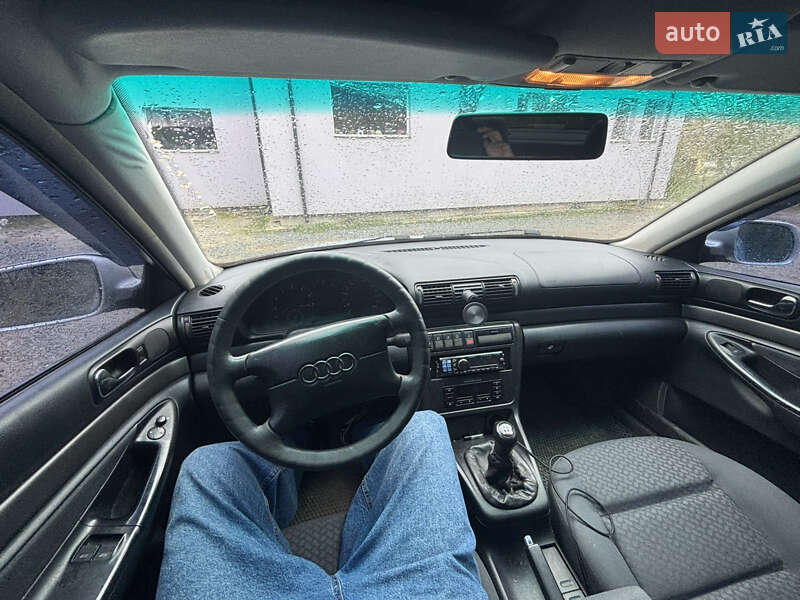 Седан Audi A4 1997 в Львове