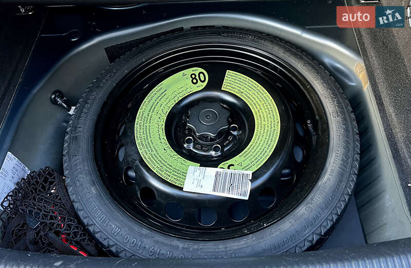 Седан Audi A4 2015 в Стрые