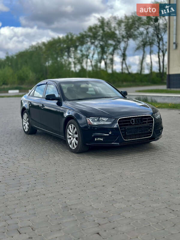 Седан Audi A4 2014 в Виннице