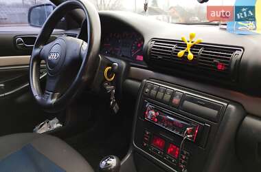 Седан Audi A4 1998 в 