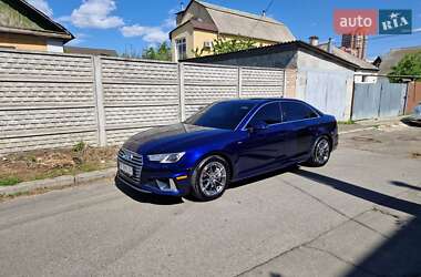 Седан Audi A4 2018 в 