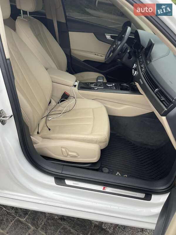 Седан Audi A4 2017 в Киеве