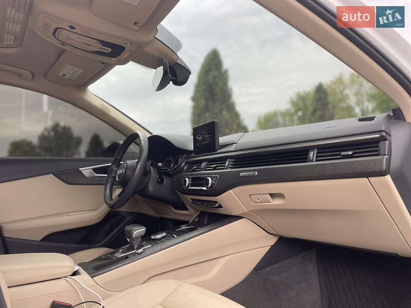 Седан Audi A4 2017 в Киеве