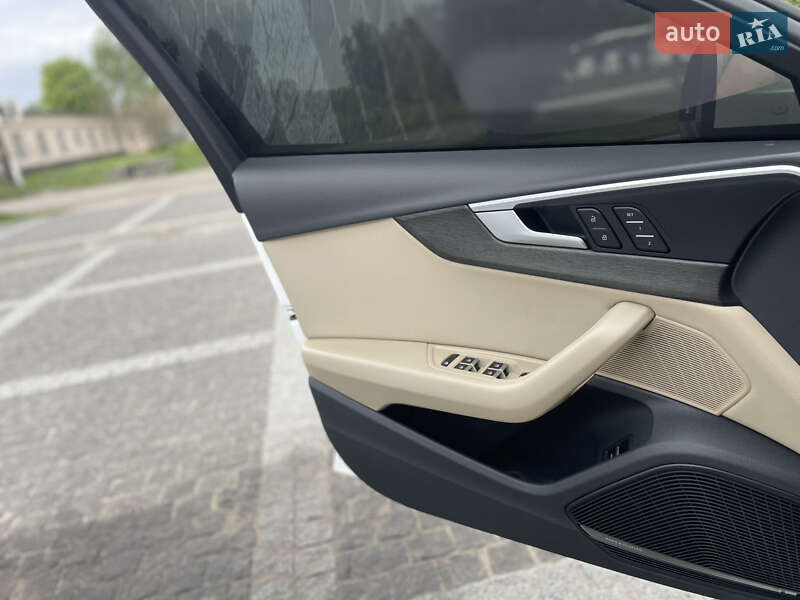Седан Audi A4 2017 в Киеве