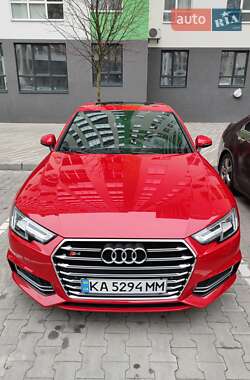Седан Audi A4 2016 в 