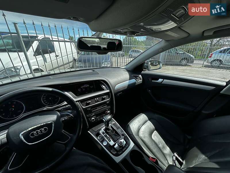 Седан Audi A4 2013 в Ровно