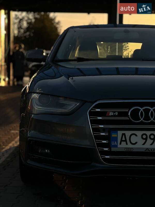 Седан Audi A4 2013 в Ровно