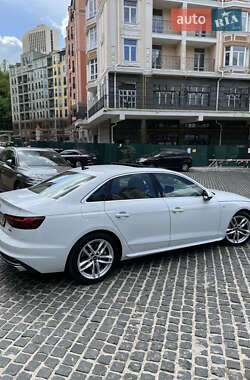 Седан Audi A4 2022 в 