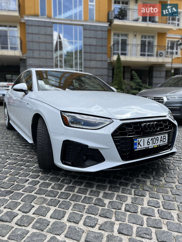 Седан Audi A4 2022 в Киеве