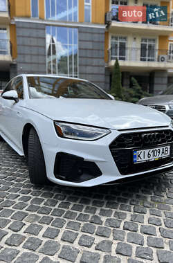 Седан Audi A4 2022 в 