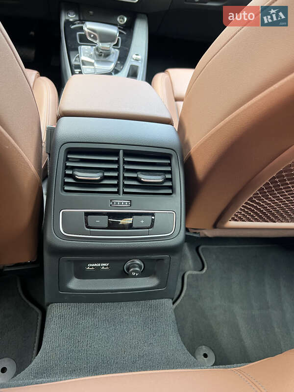 Седан Audi A4 2022 в Киеве