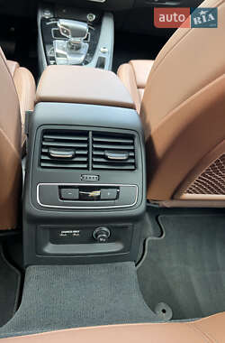 Седан Audi A4 2022 в 
