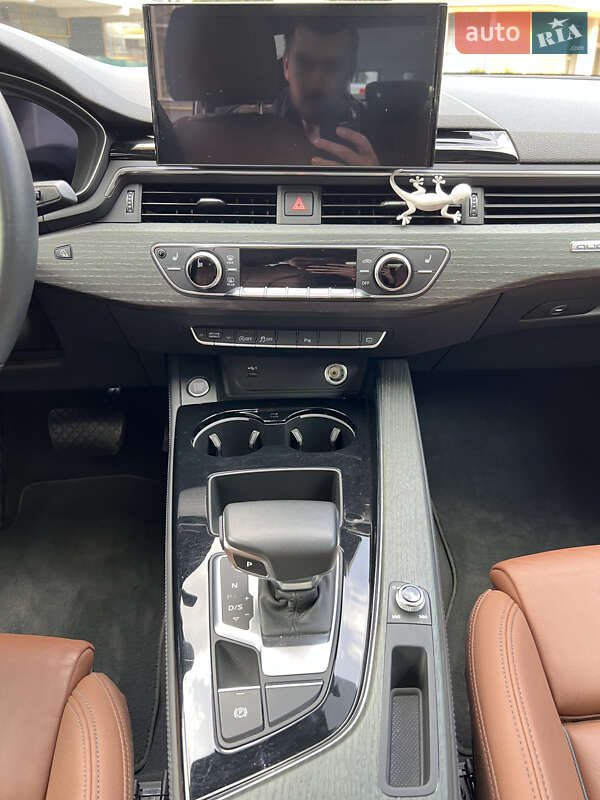 Седан Audi A4 2022 в Киеве