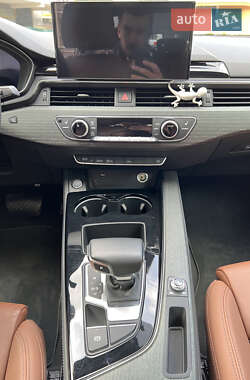 Седан Audi A4 2022 в 