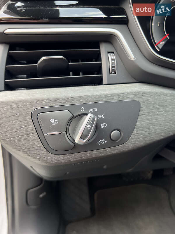 Седан Audi A4 2022 в Киеве